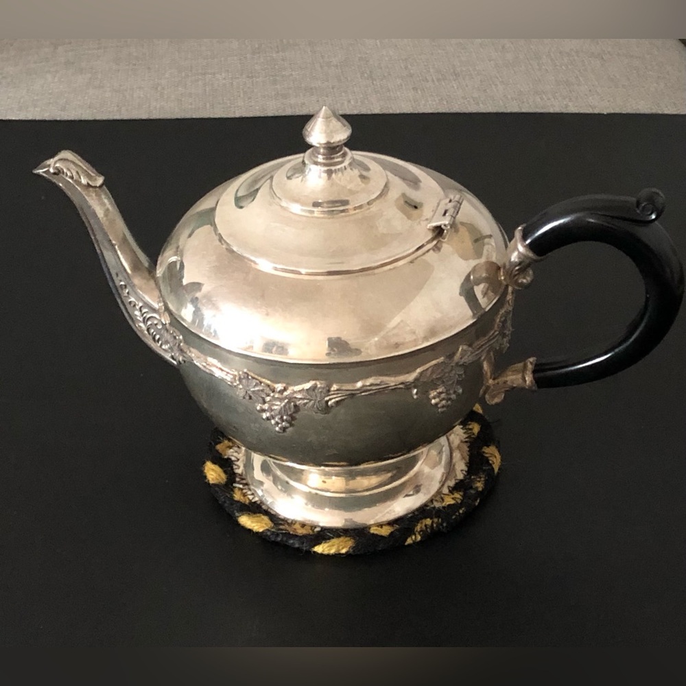 VINTAGE OLD ENGLISH REPRODUCTION SILVER-PLATED TEAPOT 1950’s